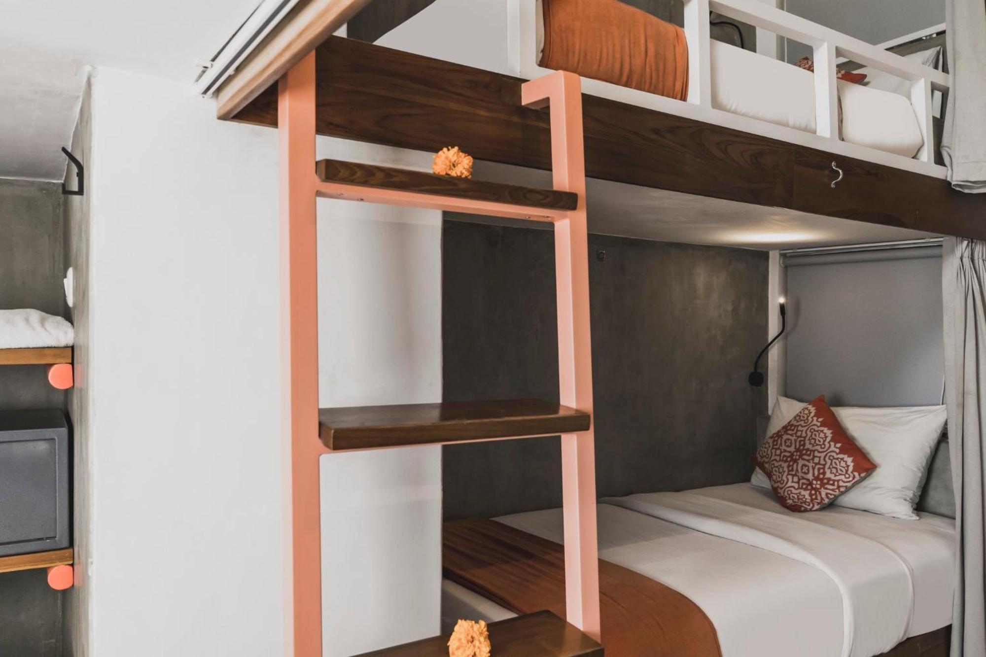Roomates Surf Camp By Ini Vie Hospitality Canggu